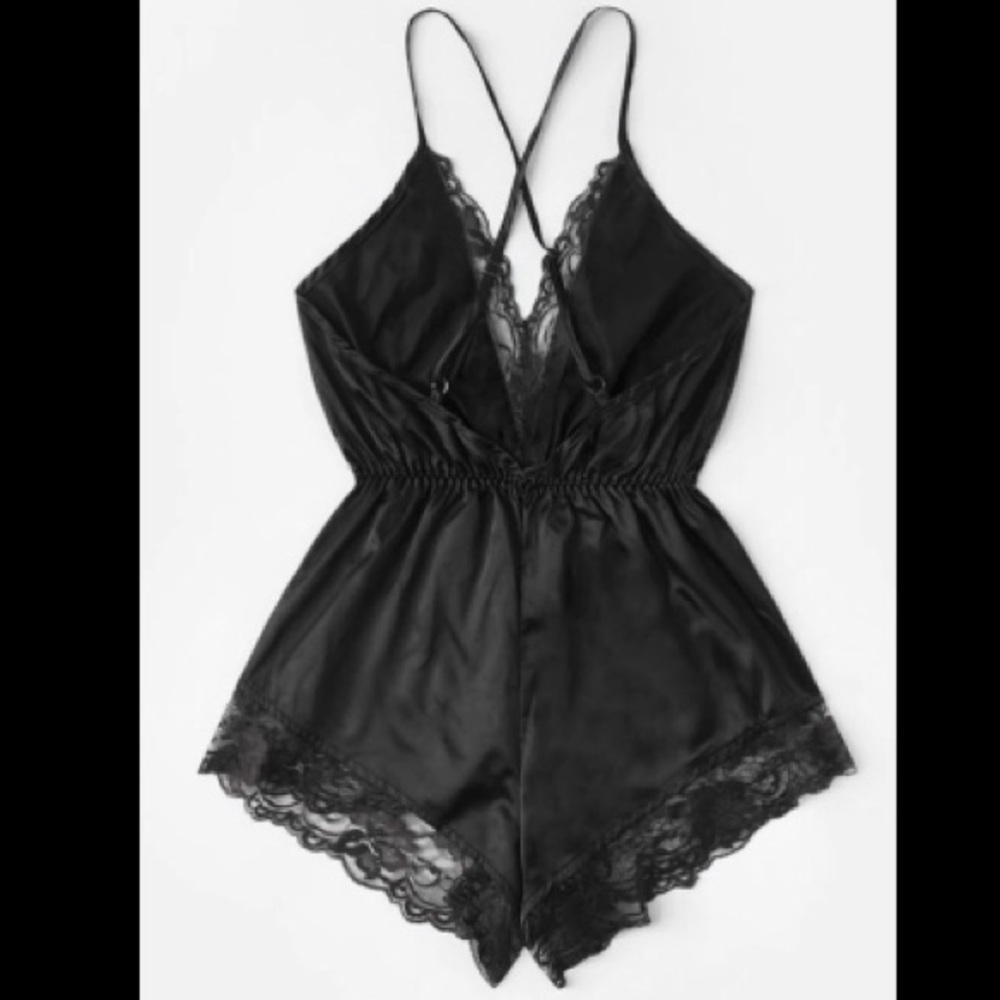Black V-neck Romper - Picture 2 of 3